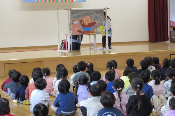 １１月生まれさんの誕生会（幼稚園部）